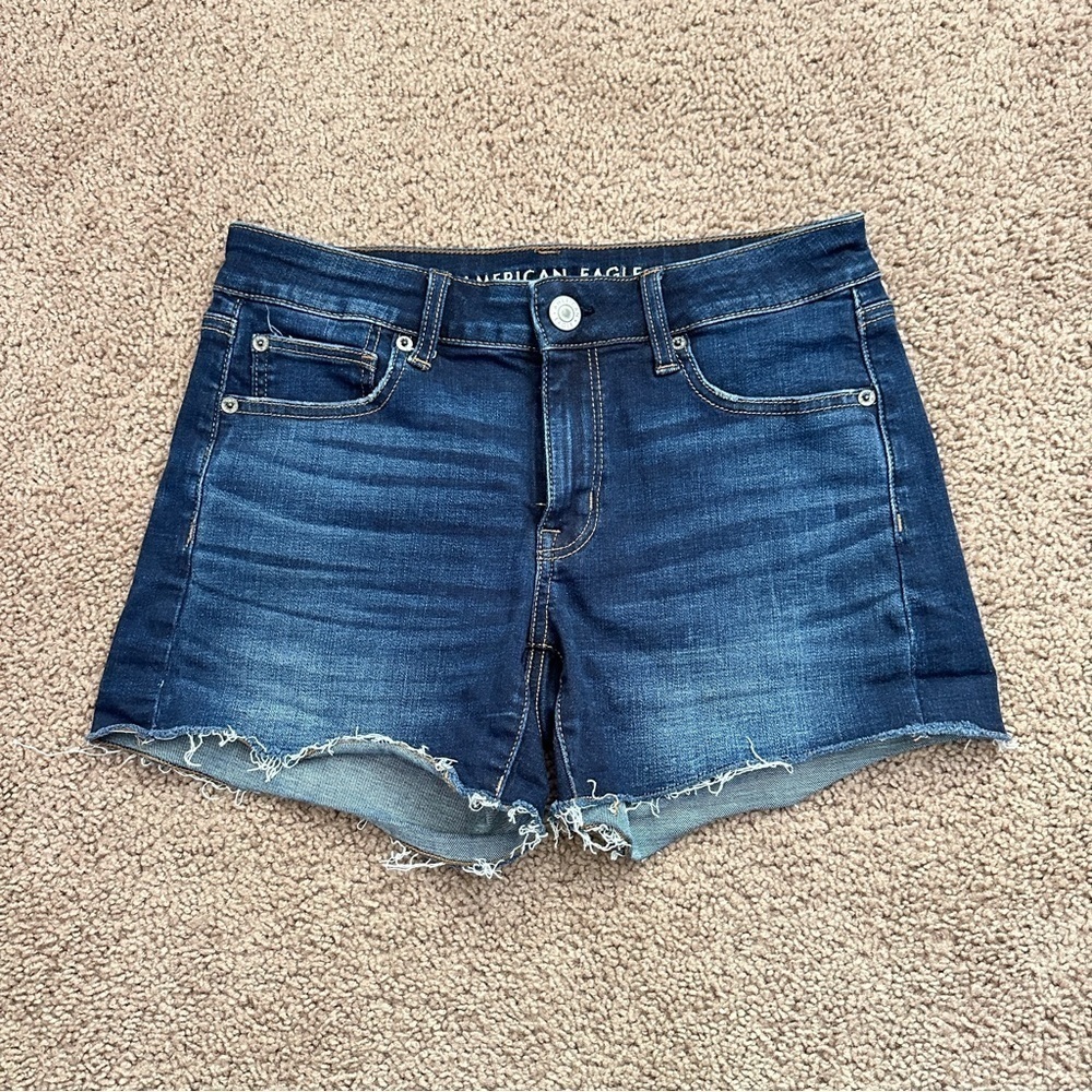 American Eagle Women's Super Stretch Shortie Shorts in Dark Blue Wash sz 8